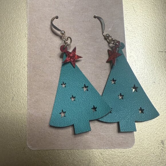 NWT Green Leather Christmas Tree Earrings - Picture 1 of 2